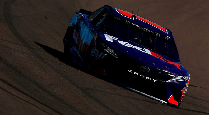 Tire issue sends Hamlin to rear in Phoenix