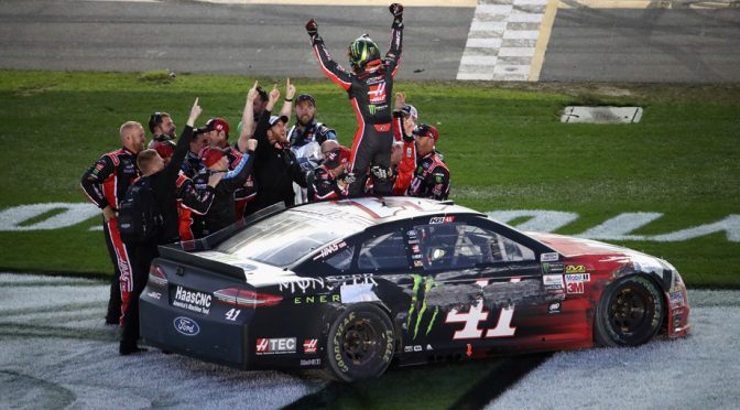 Featured Image for Kurt Busch wins his first Daytona 500 with last-lap pass