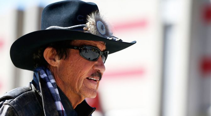 Richard Petty sparkles in Hollywood while receiving prestigious award