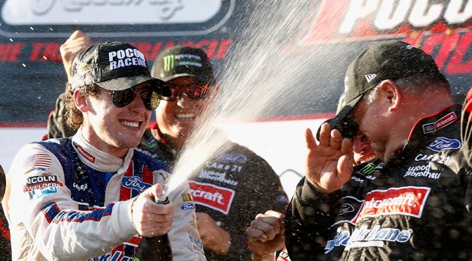 Featured image for Ryan Blaney makes late pass, holds off Harvick for thrilling win