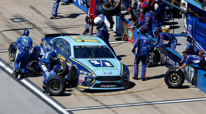 Featured image for Stenhouse Jr. and Bayne to swap pit crews in playoffs