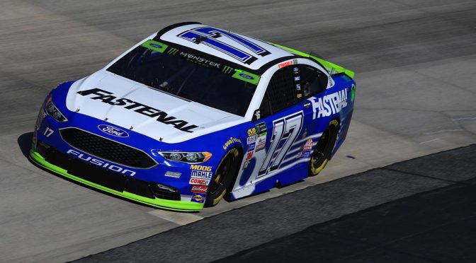 Stenhouse capitalizes on stage points to advance to Round of 12