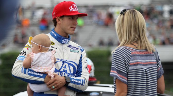 Trevor Bayne, wife expecting second child