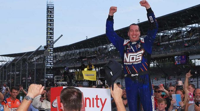 Kyle Busch holds off Harvick for third straight XFINITY win