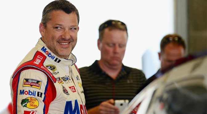 Stewart honored in drivers' meeting with standing ovation