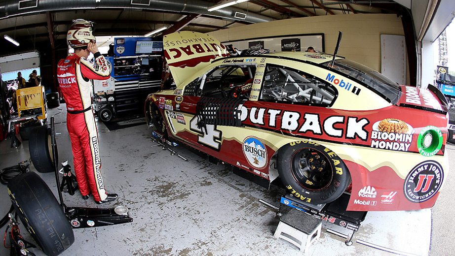 No. 4 pit crew gets new front tire changer Official Site Of NASCAR