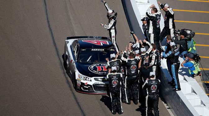 Featured Image for Despite past Phoenix dominance, Harvick keeps an open mind going into Sunday