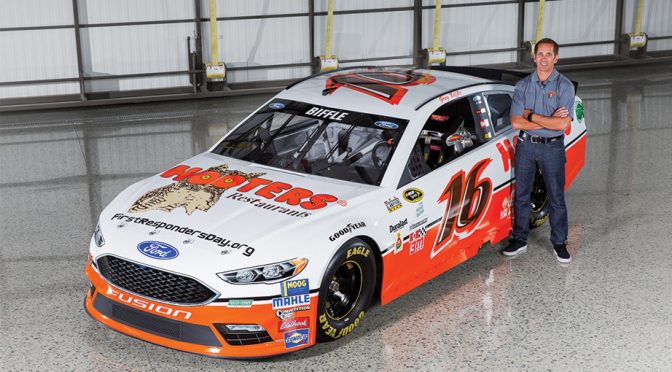 Hooters takes lead in National First Responder's Day dialogue