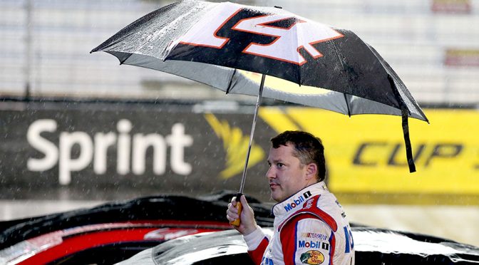 Weather delays re-start of Bristol Sprint Cup race