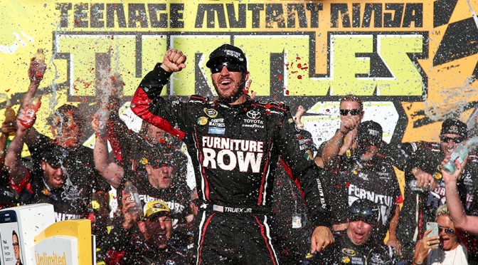 Featured Image for Late pit stop propels Truex Jr. to Chicagoland win