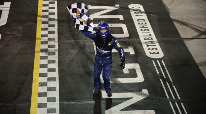 Truex turns it on late, surges to Darlington win