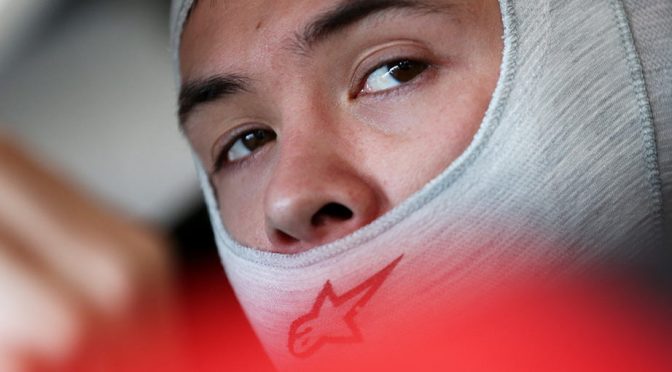 Larson sets early pace in Sprint Cup practice