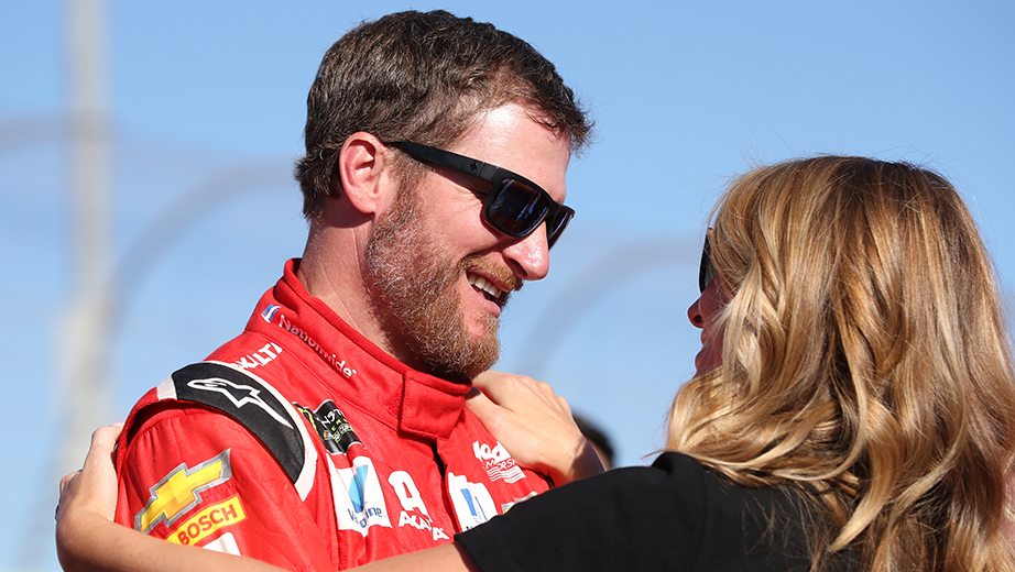 Dale Earnhardt Jr Reacts To Return Of No 8 Car Nascar Com