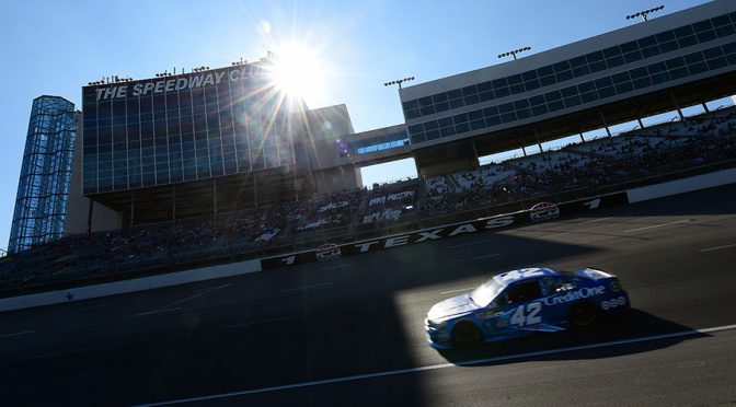 Featured Image for Kevin Harvick, Kyle Larson take stages at Texas