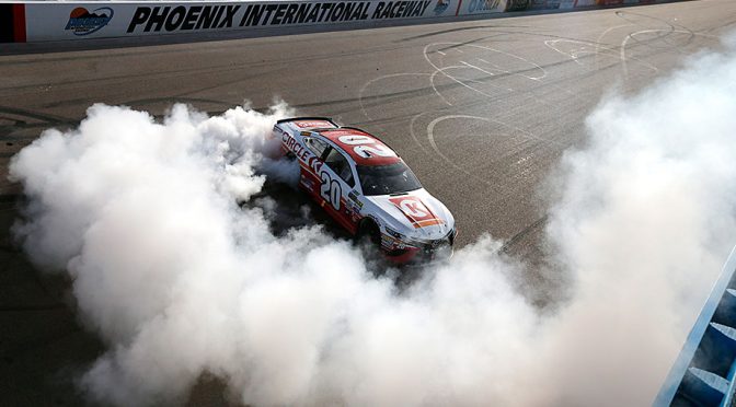 Featured image for Kenseth denies Elliott for Phoenix win; Keselowski ices final Miami spot