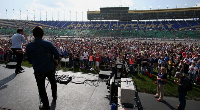 Featured Image for Q&A with Chase-opening pre-race concert singer Brett Eldredge