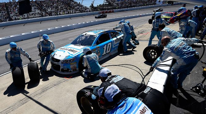 SHR tweaks pit crews of No. 10, No. 14 teams