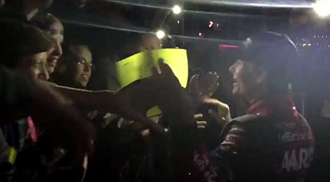 Fans get wrapped up in Jeff Gordon's Martinsville win