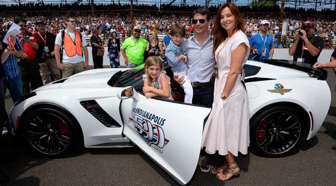 Featured Image for Jeff Gordon drives Indy 500 pace car