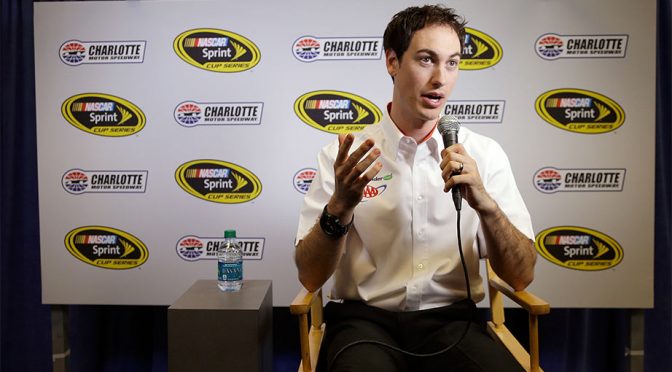 Logano stands by pit crew after Homestead miscue
