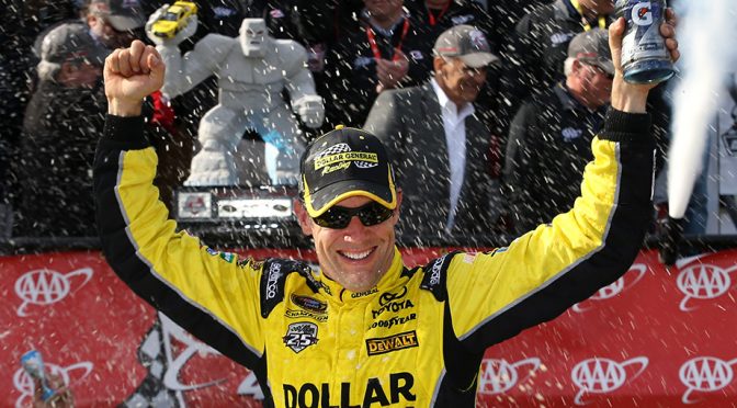Featured Image for Kenseth holds off Larson, wins at chaotic Dover