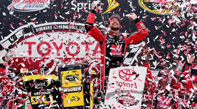 Kurt Busch dominates field in Richmond win