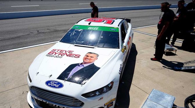 Drivers honor Steve Byrnes on their cars