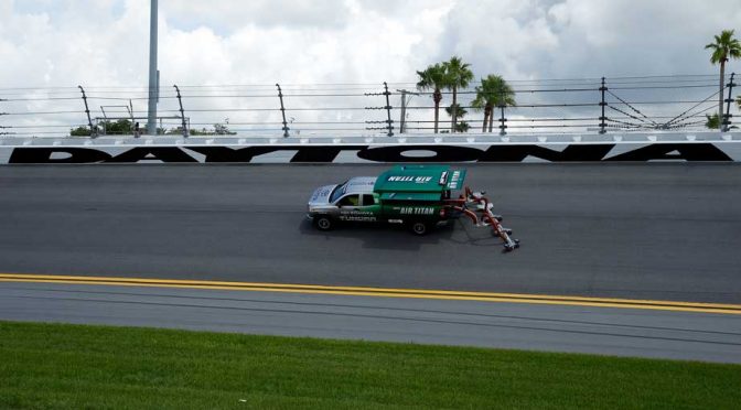 Featured image for Daytona Sprint Cup race delayed by rain
