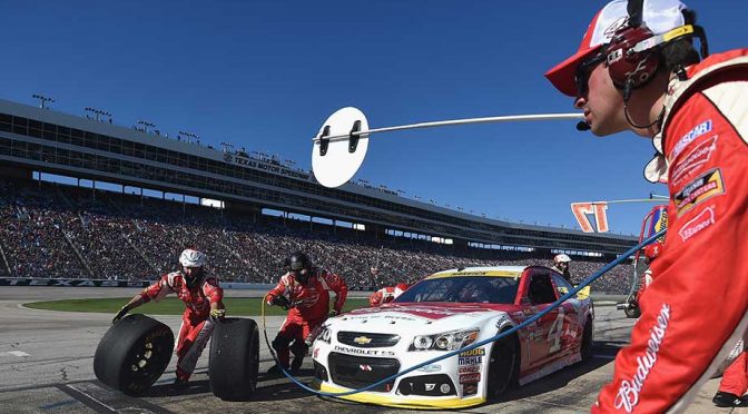 Harvick rallies at Texas, keeps title hopes alive