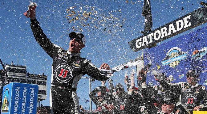 Harvick wins fourth straight Phoenix race