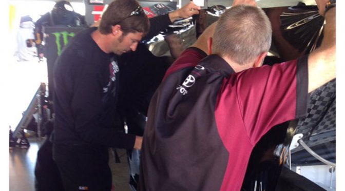 Featured image for JGR crew lends helping hand to Stewart-Haas