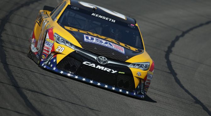 Kenseth, Edwards pace wreck-filled Saturday practices