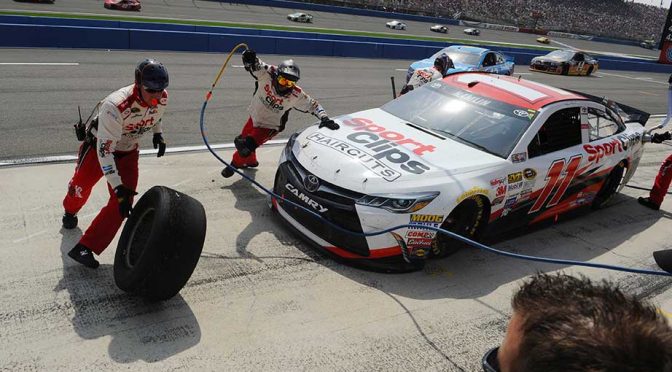 Pit road woes ruin chances for Hamlin, JGR