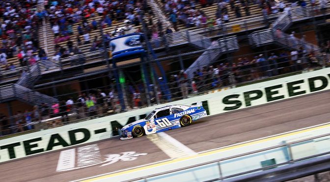 Larson picks up first 2015 win at Homestead finale