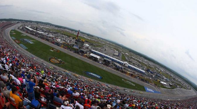 Featured image for NASCAR announces 2017 national series schedules