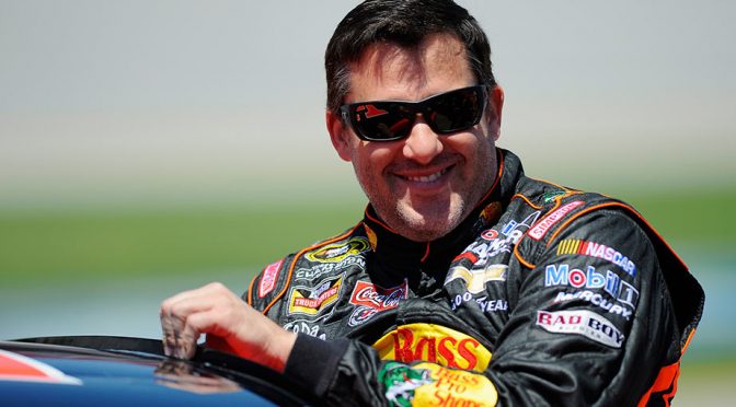 Featured Image for Stewart, Larson top Sprint Cup practices at Kansas