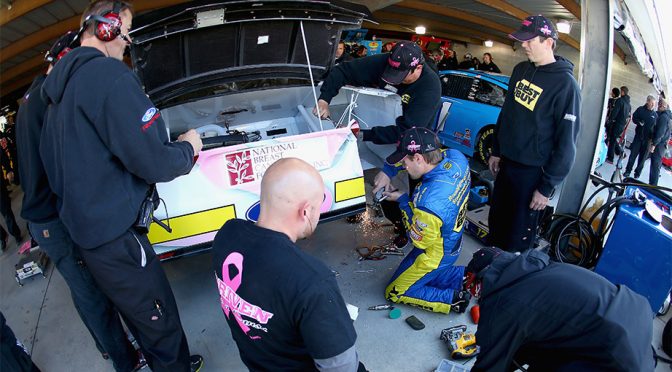 Stenhouse Jr. helps to fix his own car
