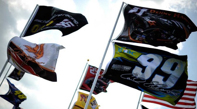 Threatening weather delays start of Saturday's race