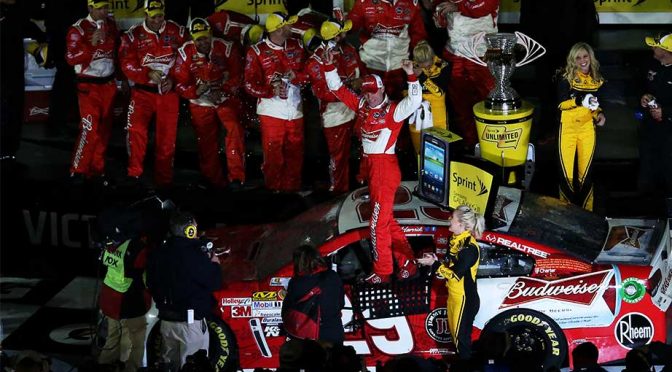 Featured Image for Harvick avoids danger, wins The Sprint Unlimited