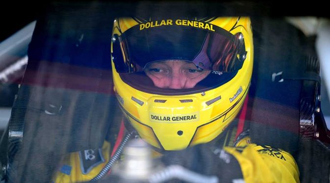 Featured image for Kenseth conquers adversity with pole run