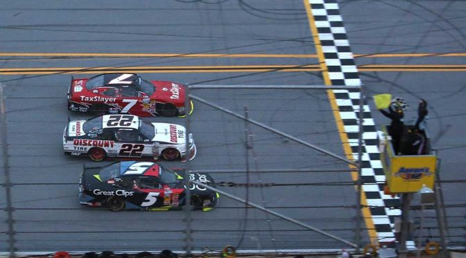 Featured image for Smith avoids last-lap wreck to win