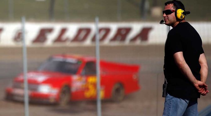 Tony Stewart makes final preparations for Eldora