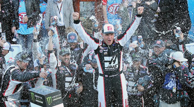Clint Bowyer ends 190-race skid with Martinsville victory