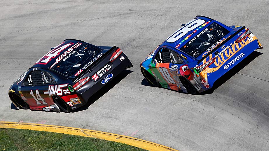 Kyle Busch trails Clint Bowyer at Martinsville Speedway