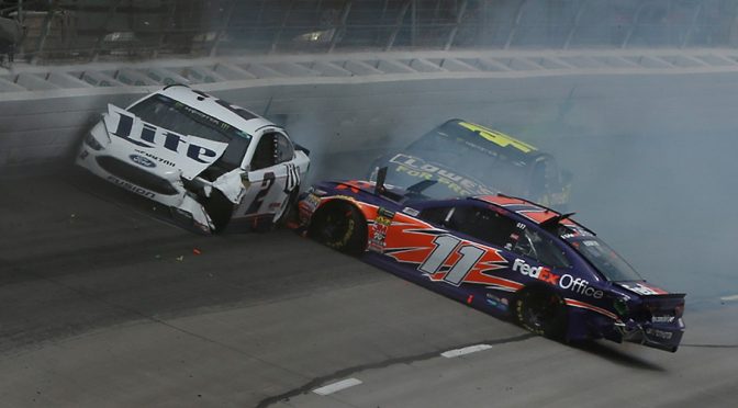Hamlin, Keselowski, Johnson tangle in seven-car wreck at Texas