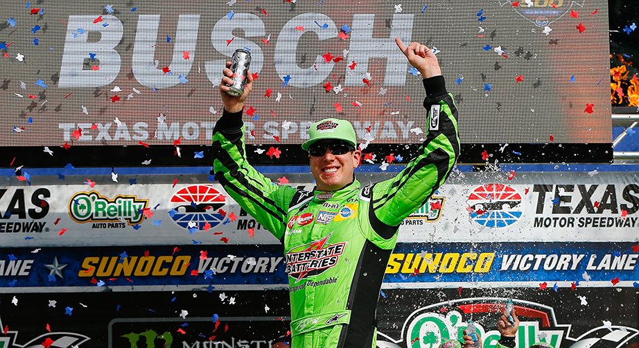 Kyle Busch edges Harvick, wins at Texas Motor Speedway