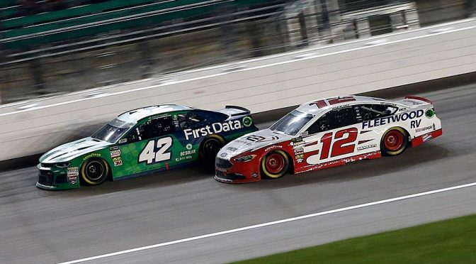 Featured Image for Bids from Kyle Larson, Ryan Blaney fizzle in late-race scrape at Kansas