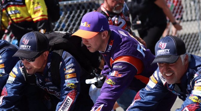 Denny Hamlin lends helping hand to William Byron’s crew