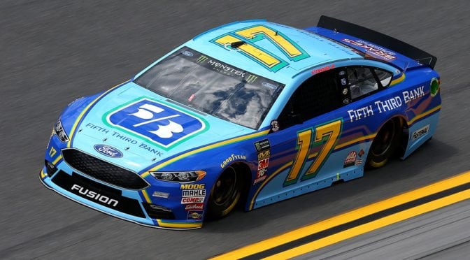 Stenhouse Jr. escapes first two big wrecks, wins two stages at Daytona