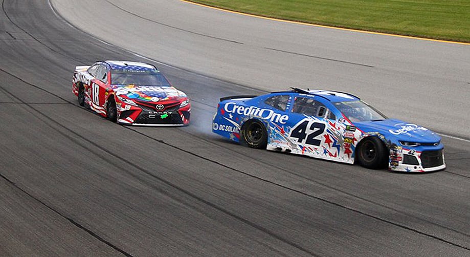 Kyle Busch bumps past Larson on final lap, wins Chicago